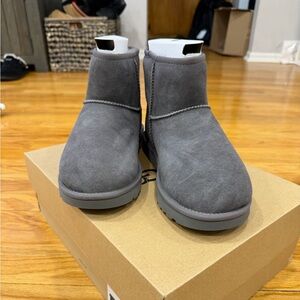 Brand New! UGG Classic Mini II Boots Grey Suede Size 8
